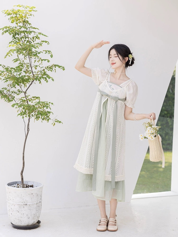 Tang Dynasty x Modern Hanfu: Wind Chime 竹下风吟 (Preorder)