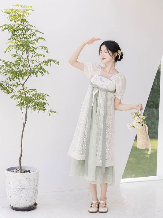 Tang Dynasty x Modern Hanfu: Wind Chime 竹下风吟 (Preorder)