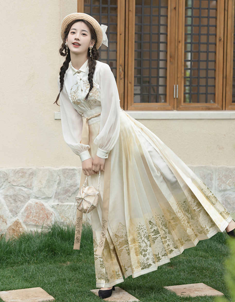 Ming Dynasty Modern Hanfu, Mamianqun, Moonlight (Preorder)