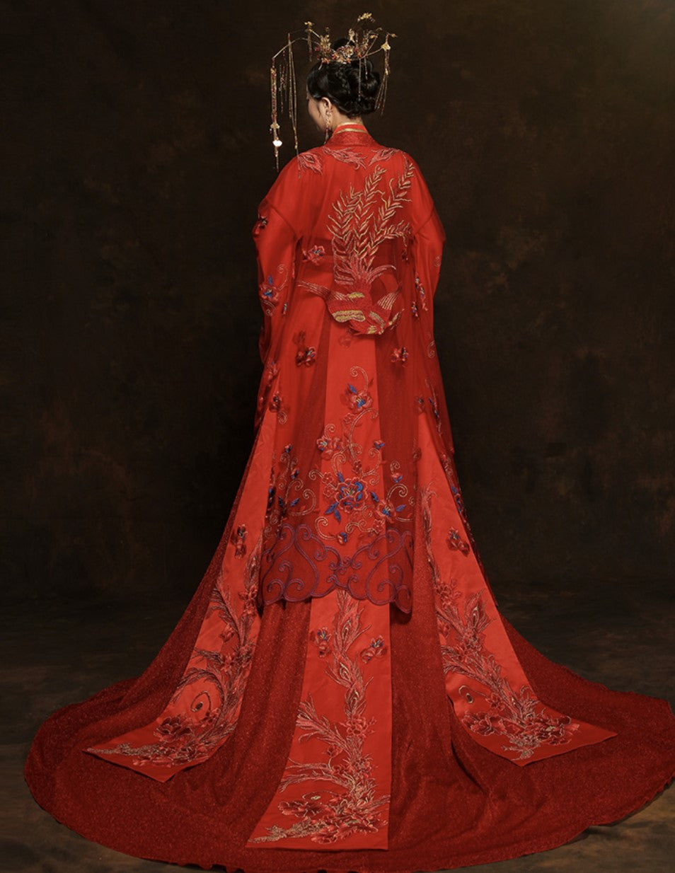 The Modern Chinese Wedding Gown, Luminous