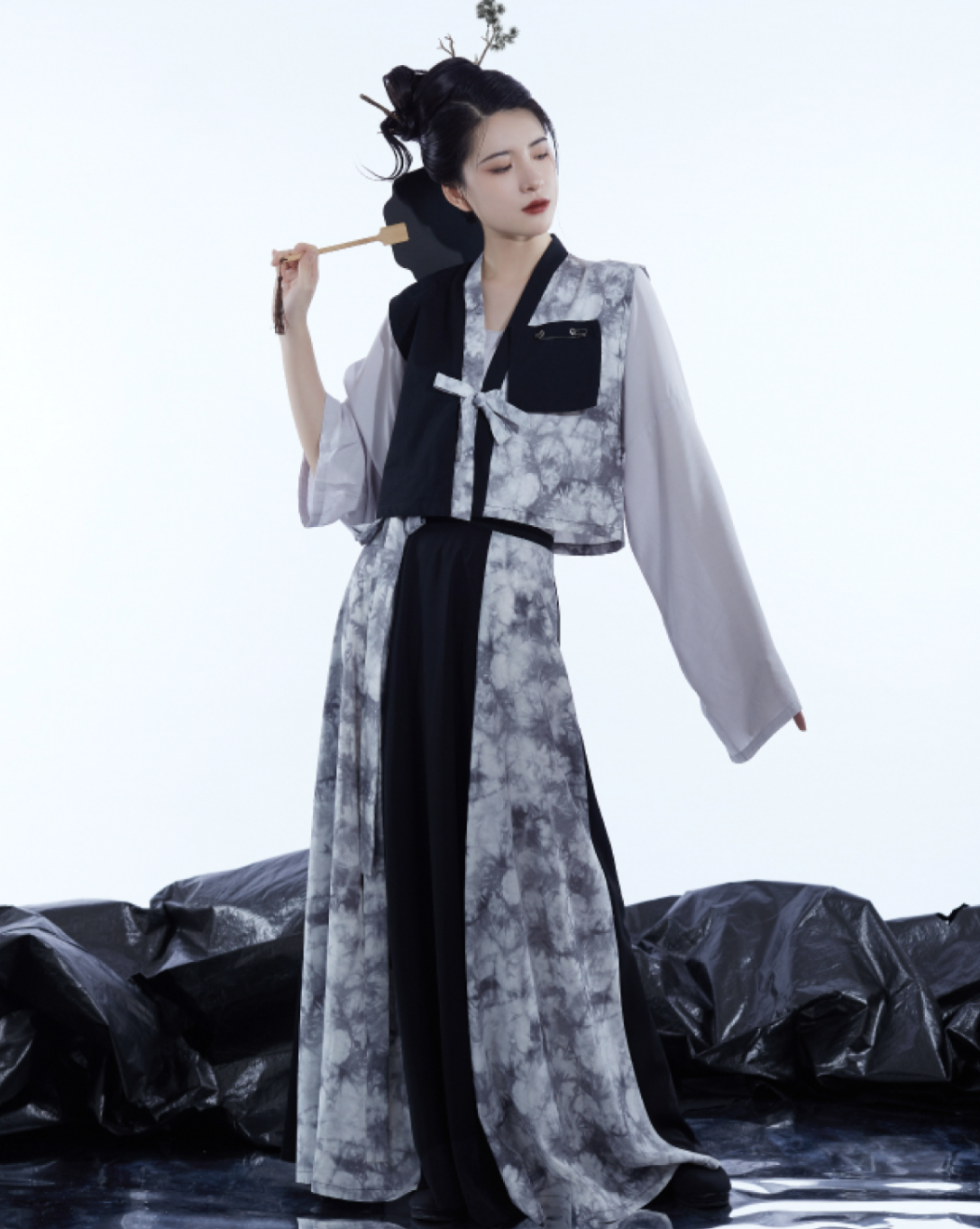 Modern Hanfu, Larrisa