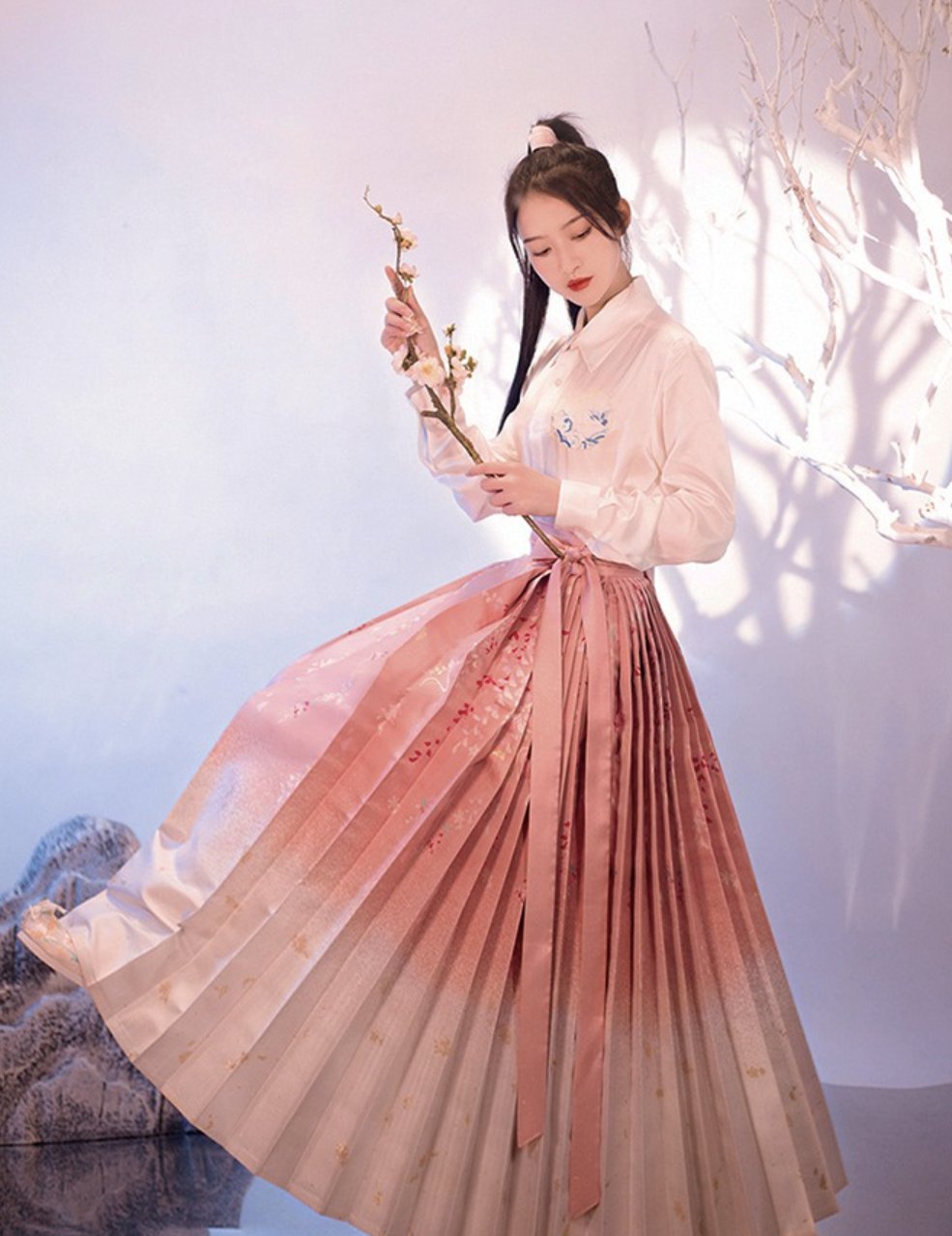 Ming Dynasty Modern Hanfu, Mamianqun, Sakura (Preorder)