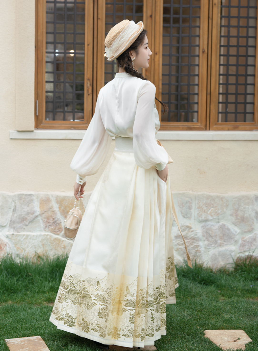 Ming Dynasty Modern Hanfu, Mamianqun, Moonlight (Preorder)