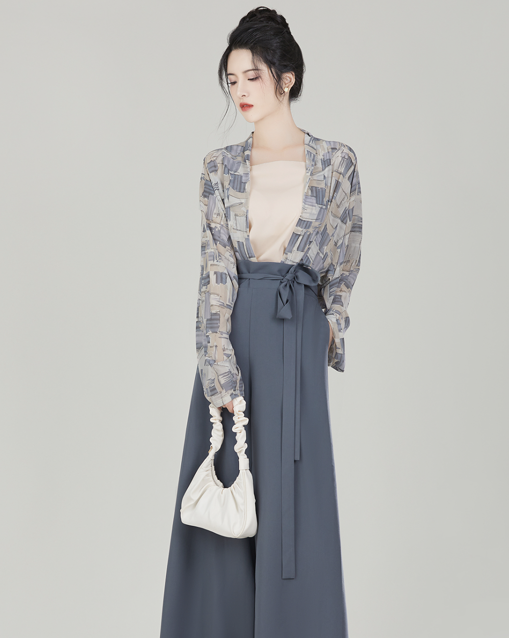 Modern Hanfu, Claire