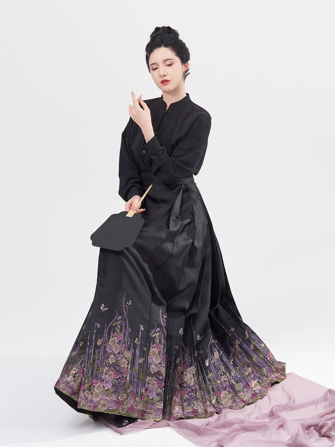 Ming Dynasty Modern Hanfu, Mamianqun, Rose Garden