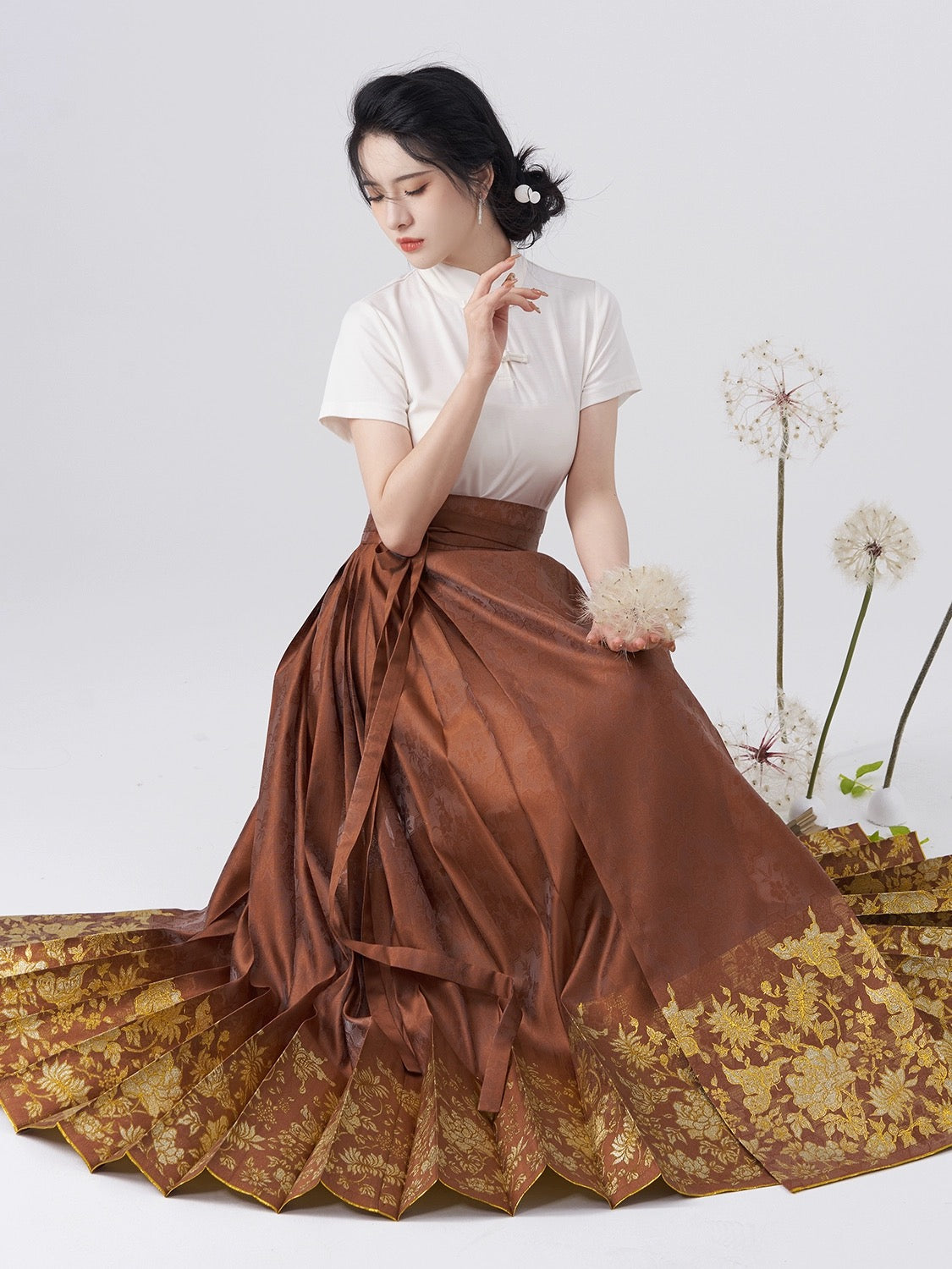 Ming Dynasty Modern Hanfu, Mamianqun, Amber (Preorder)