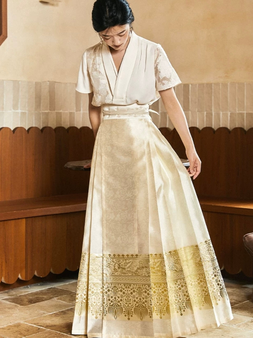 Ming Dynasty Modern Hanfu, Mamianqun, Silvergleam (Preorder)