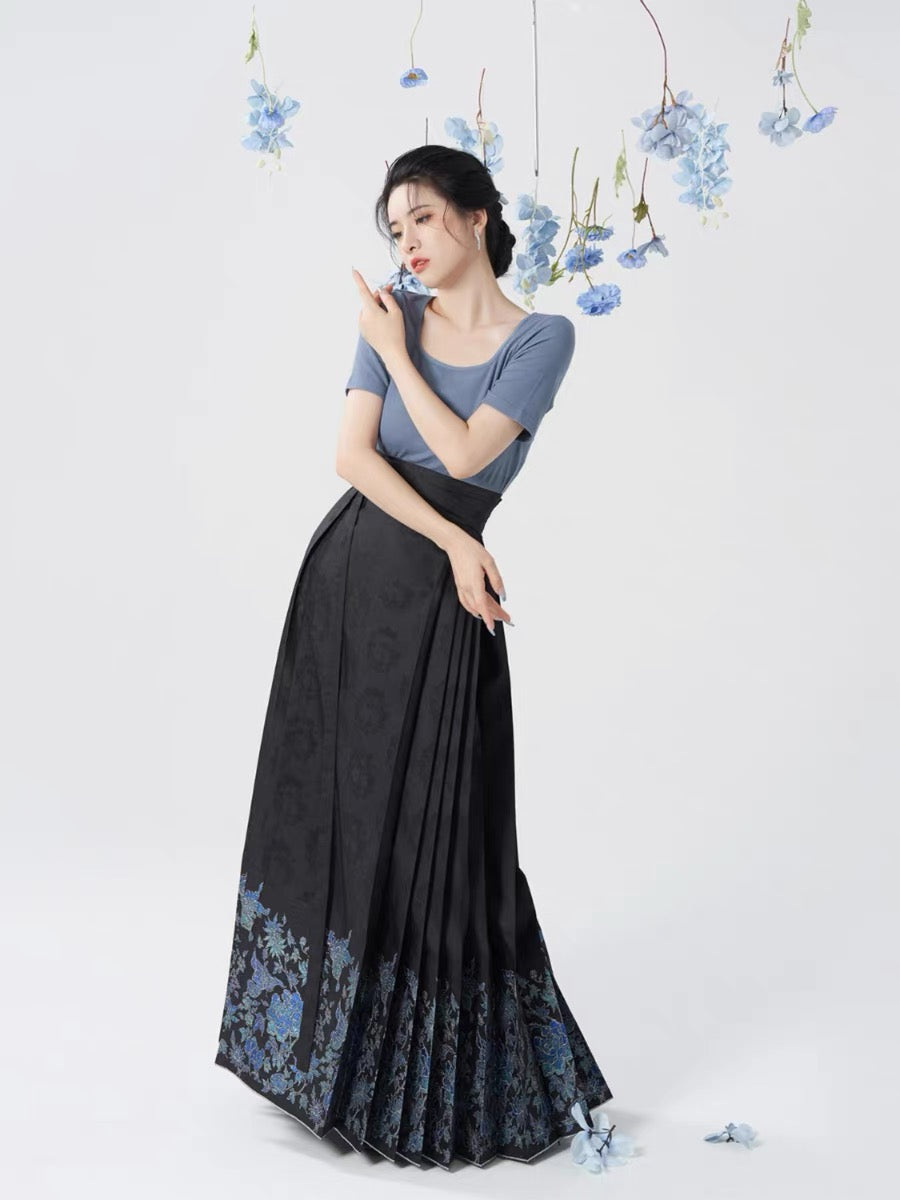 Ming Dynasty Modern Hanfu, Mamianqun, Winter (Preorder)