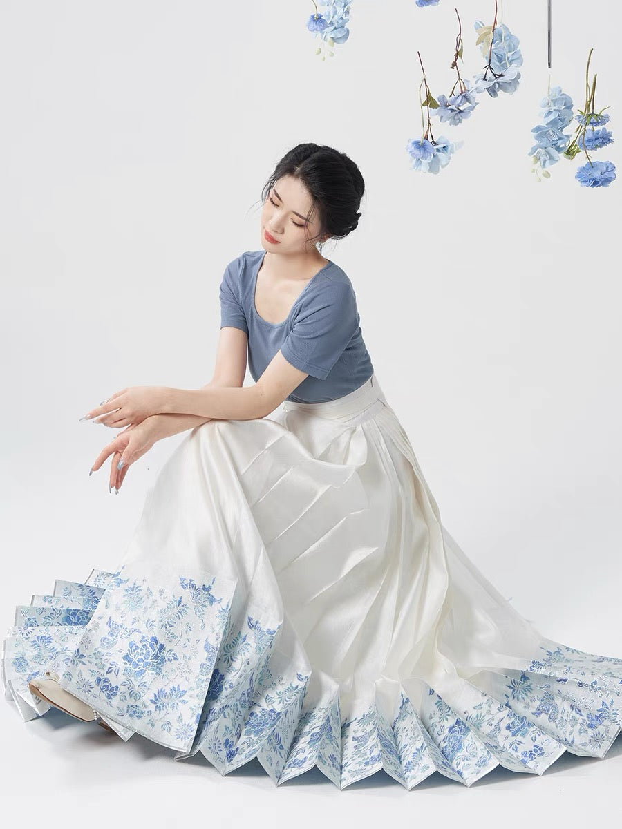 Ming Dynasty Modern Hanfu, Mamianqun, Winter (Preorder)