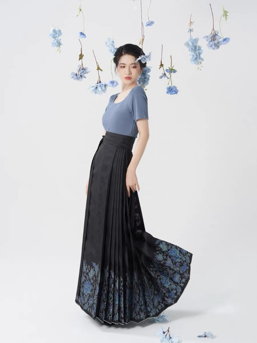 Ming Dynasty Modern Hanfu, Mamianqun, Winter (Preorder)