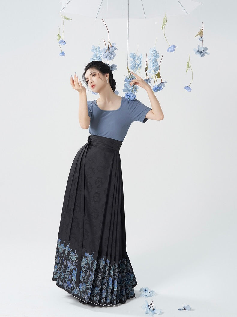 Ming Dynasty Modern Hanfu, Mamianqun, Winter (Preorder)