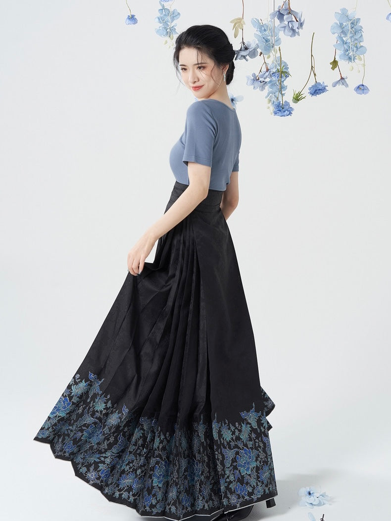 Ming Dynasty Modern Hanfu, Mamianqun, Winter (Preorder)