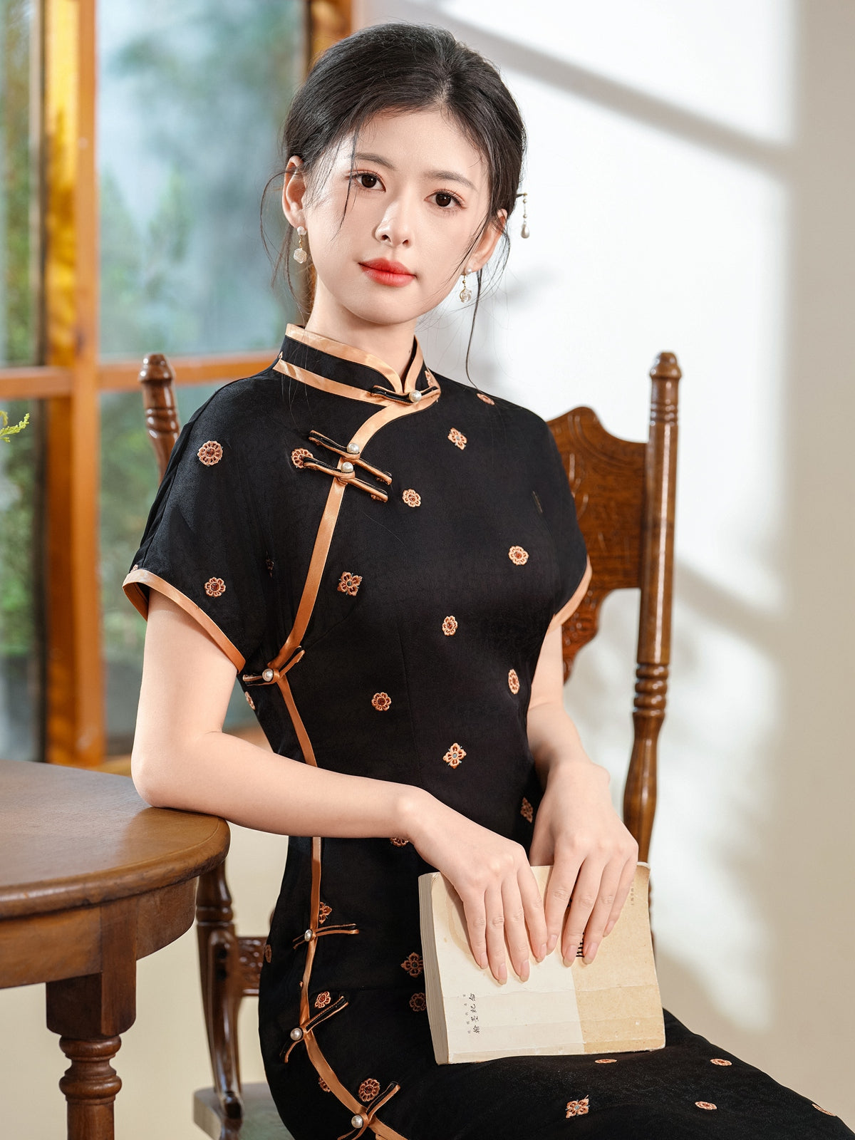 Xuanwen 玄纹 - Short Sleeve Retro Style Long Cheongsam