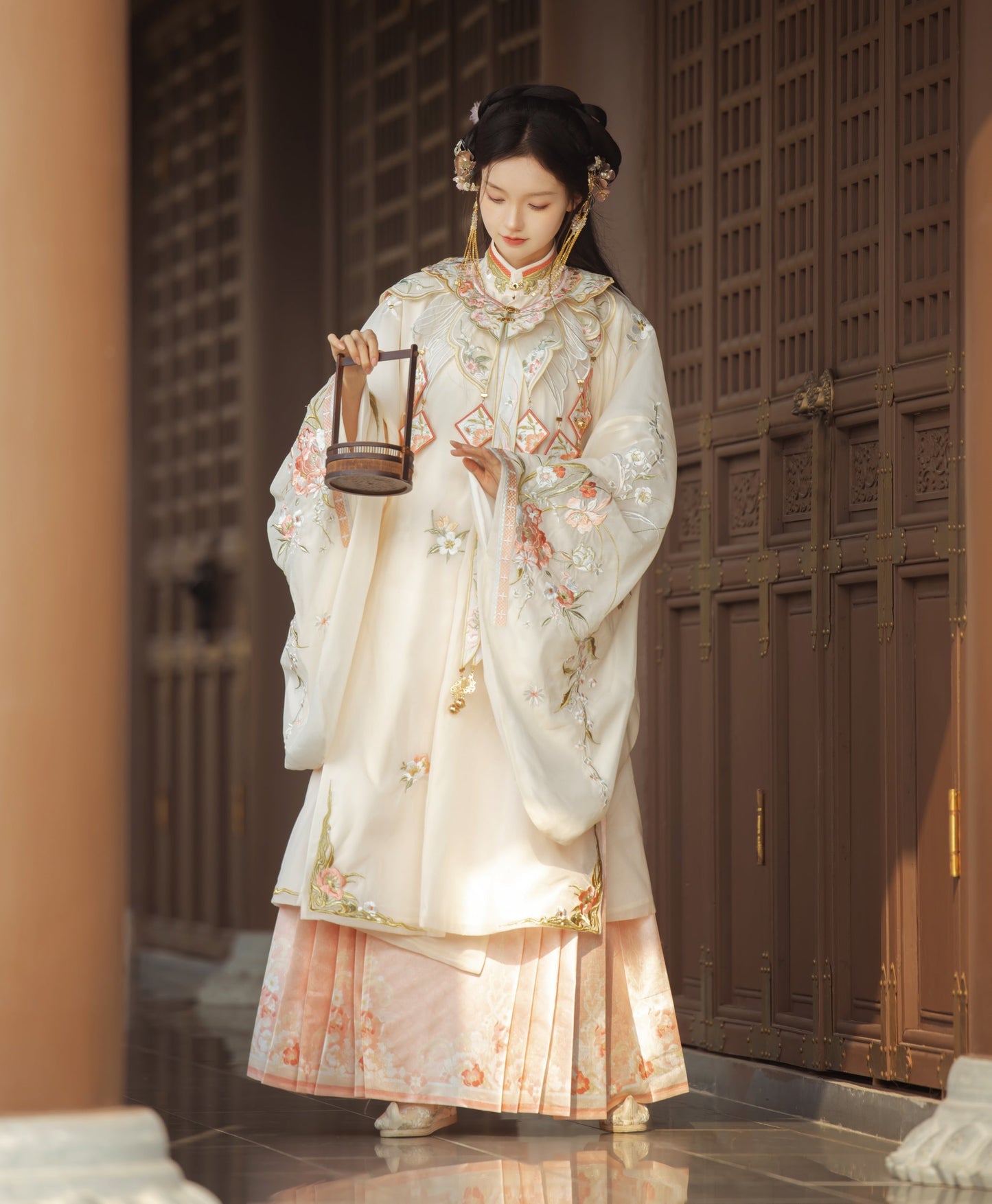 Flower Cake 花团酥 - Cloud Collar & Mamianqun Ming Dynasty Hanfu Set