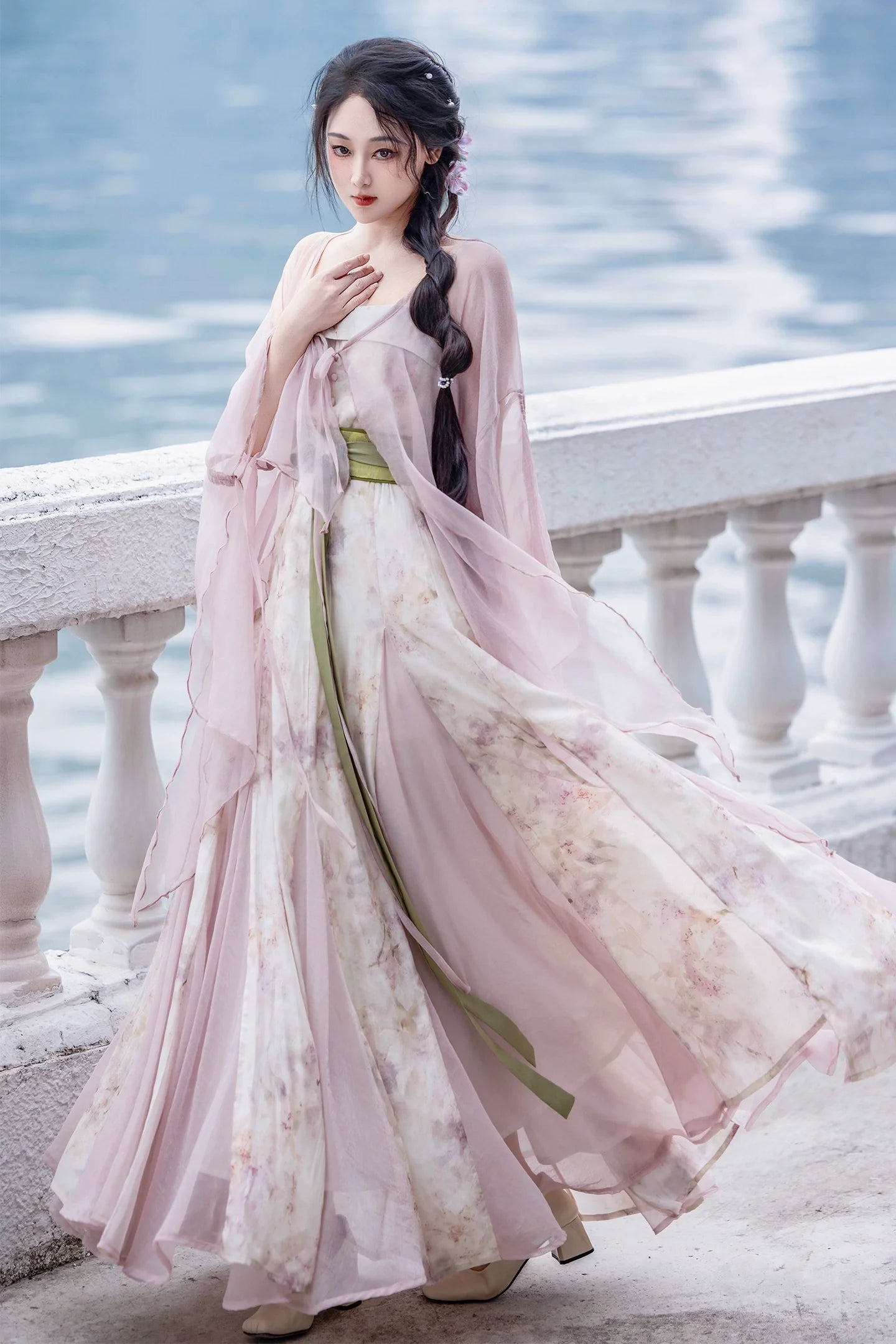 Dreamlike 如梦 - Modern Tang Dynasty Hanfu Outfit (Preorder)