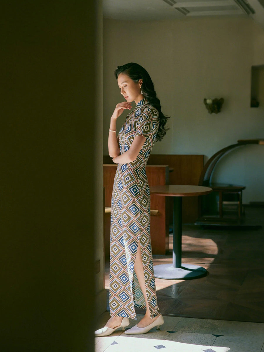 Fang Hui 芳回 - Spring and Summer Short Sleeve Hong Kong-Style Cotton Cheongsam (Preorder)