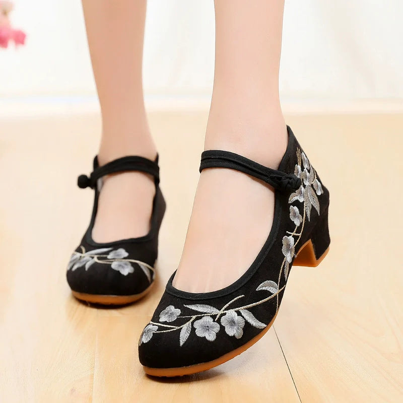 Ariella - Embroidered Chinese Style Shoes