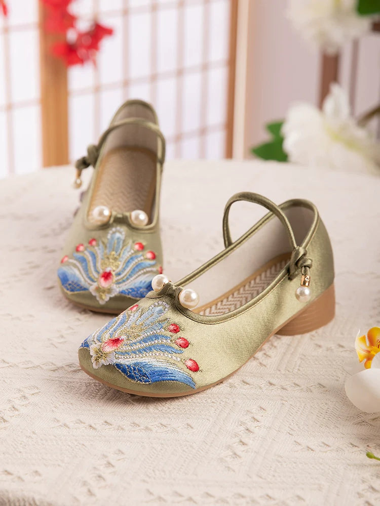 Elizabeth - Embroidered Chinese Style Shoes