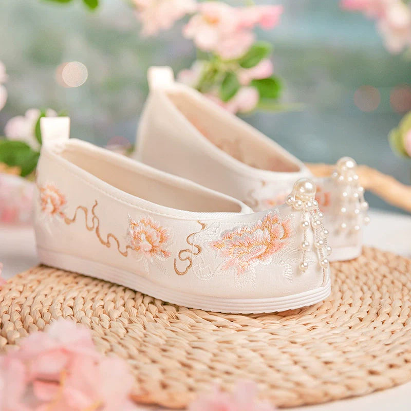 Maeve - Embroidered Chinese Hanfu Shoes