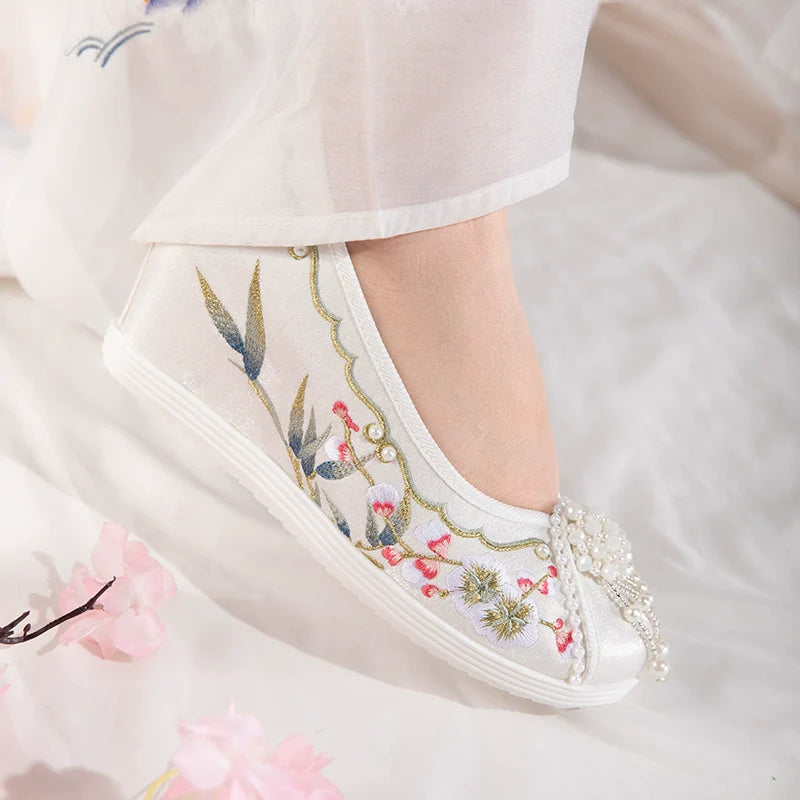 Eva - Embroidered Chinese Hanfu Shoes