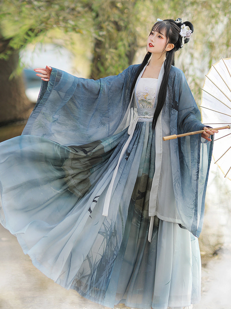 Swallow Flight 燕双飞 - Song Dynasty Style Qiyao Ruqun Hanfu