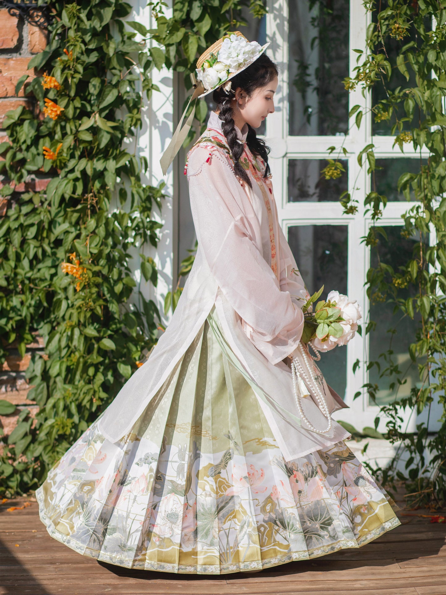 Lotus Pond Evening 荷塘晚 - Robe & Mamianqun Ming Dynasty Hanfu Set