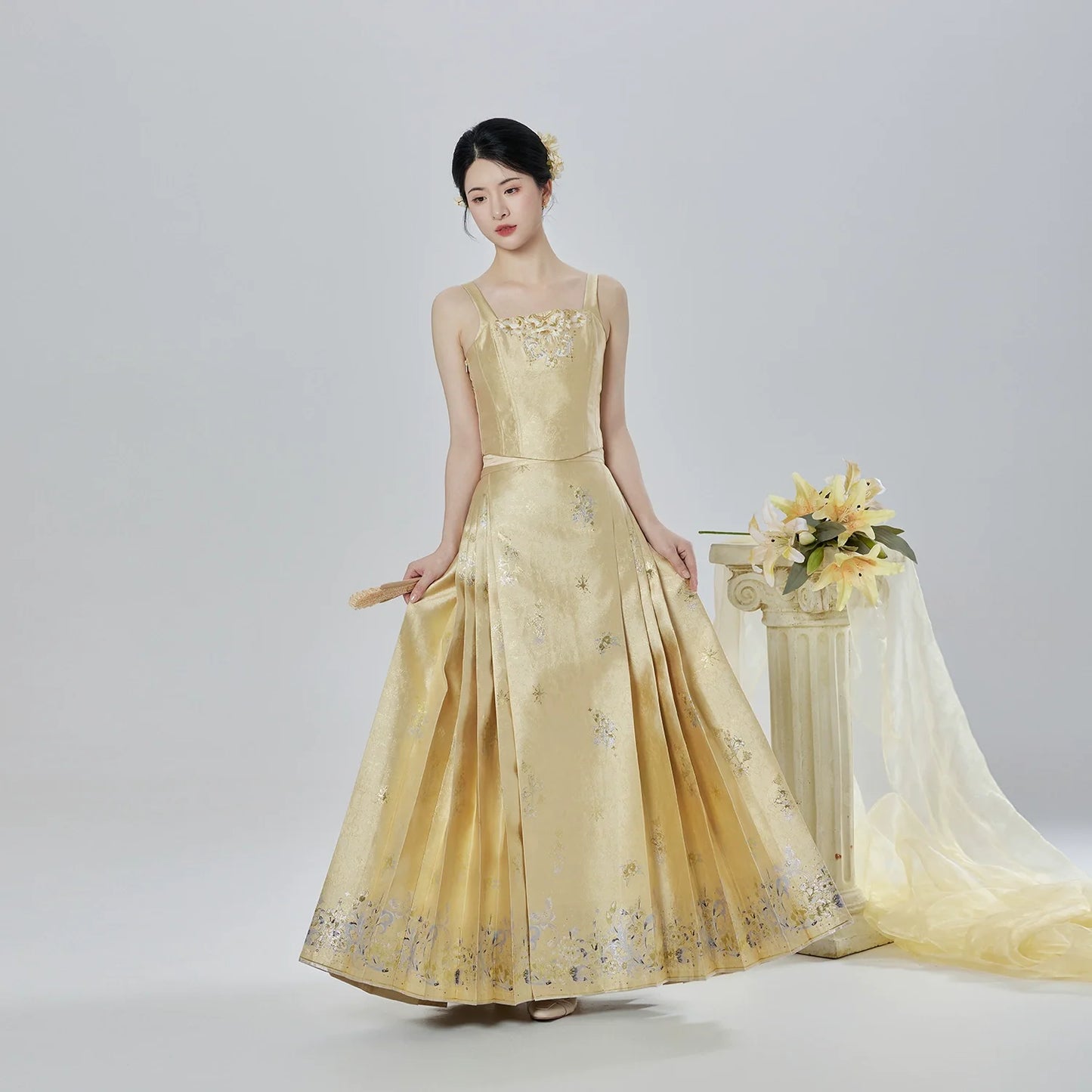 Thousand Golden Lily 千金百合 - Modern Ming Dynasty Bustier, Mamianqun Hanfu Outfit (Preorder)