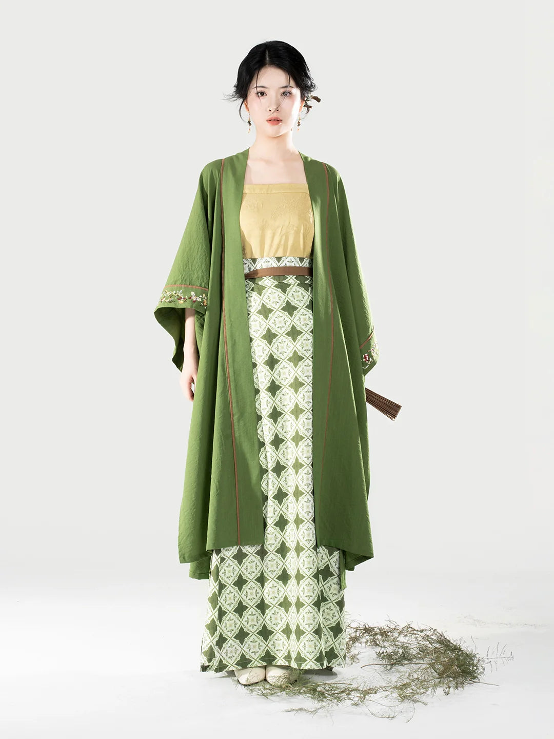 Yuhuacui 玉华翠 - Modern Song Dynasty Hanfu Outfit (Preorder)