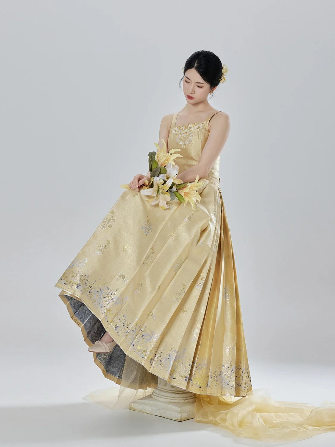 Thousand Golden Lily 千金百合 - Modern Ming Dynasty Bustier, Mamianqun Hanfu Outfit (Preorder)
