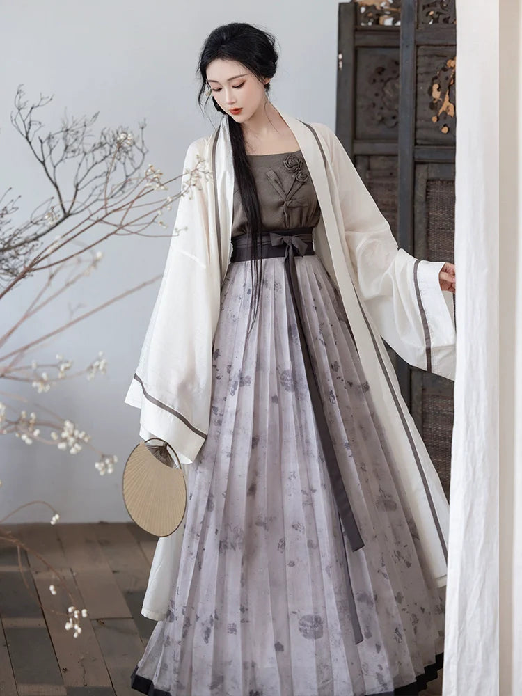 Song Dynasty x Modern Hanfu: Mountain Hut 山居 (Preorder)