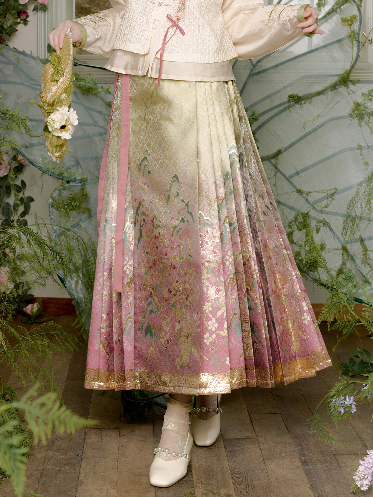 Burning Peach Blossom 桃花灼灼 - Ming Dynasty Mamianqun Modern Hanfu for Spring (Preorder)