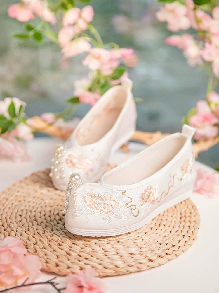 Maeve - Embroidered Chinese Hanfu Shoes