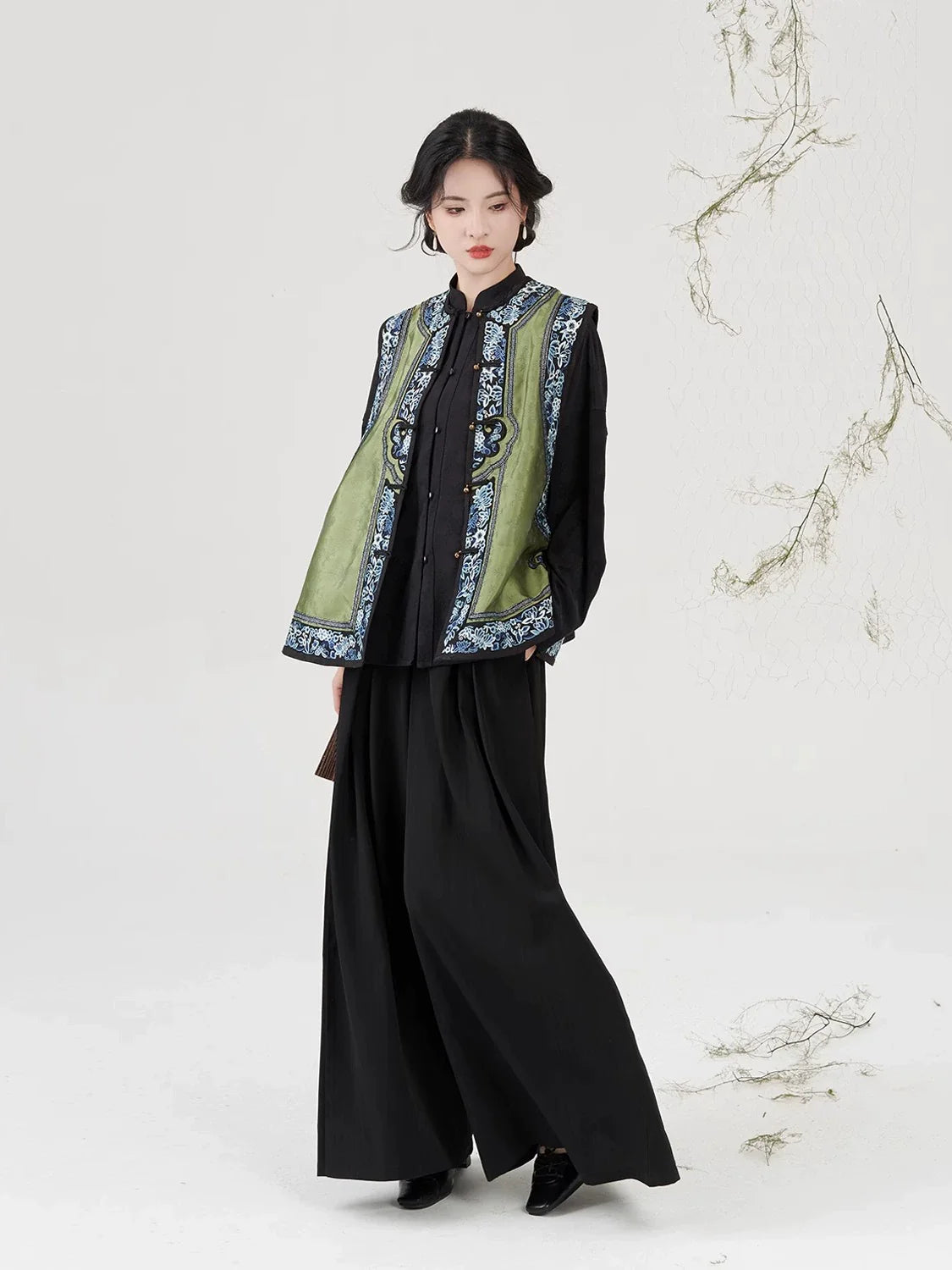 Modern Qing Dynasty Outfit: Porcelain 茗瓷 (Preorder)