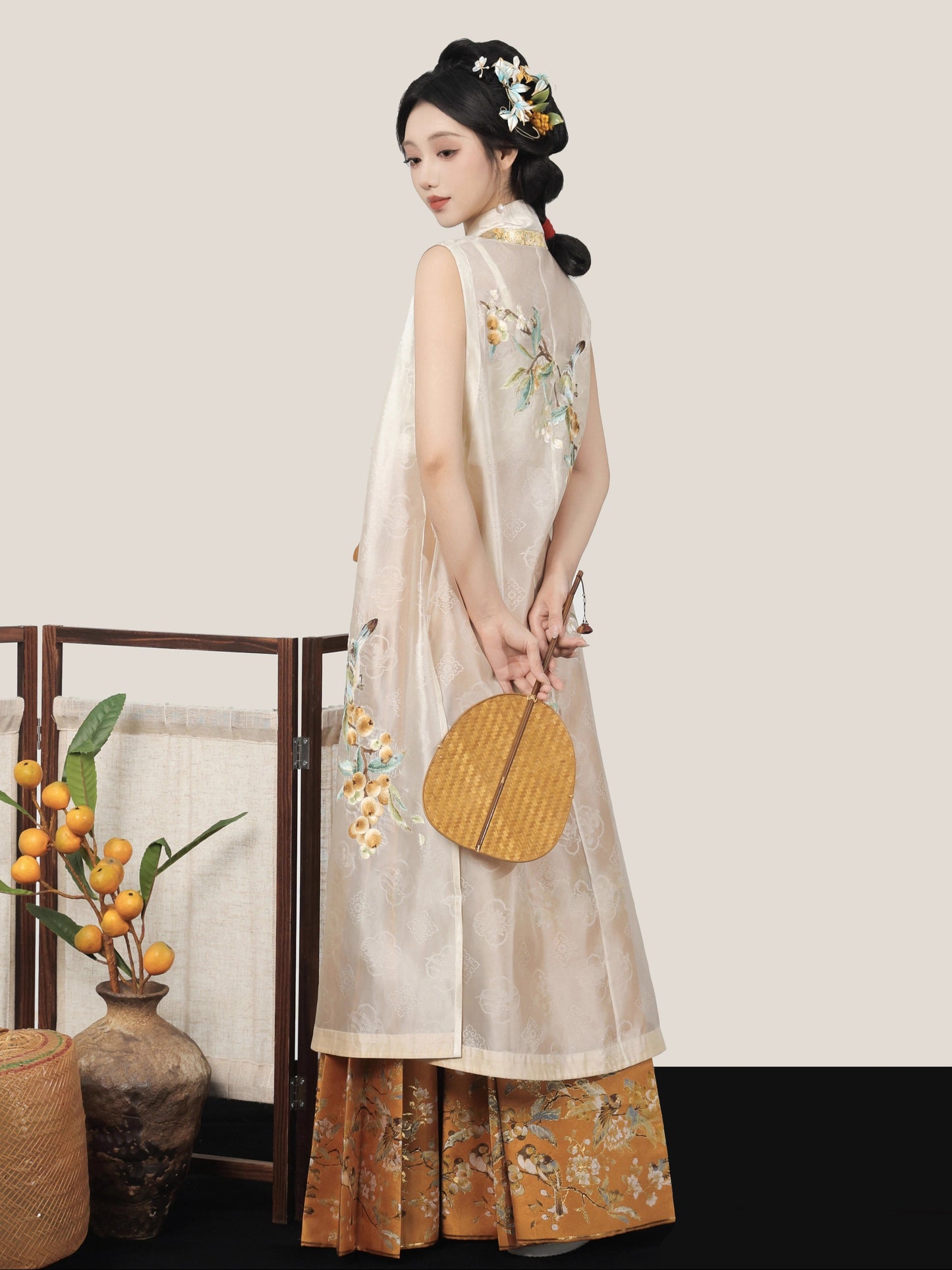 Golden Sparrow 雀金啼 - Jacquard Bijia & Mamianqun Ming Dynasty Hanfu Set (Preorder)