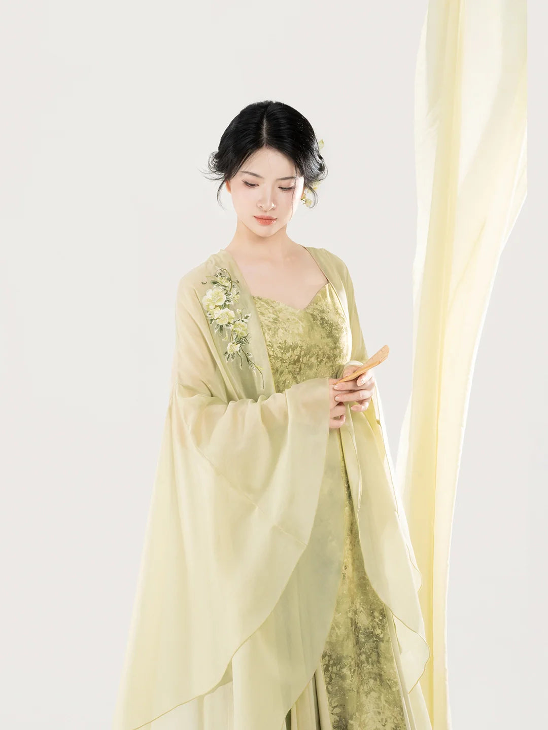 Camellia Water 山茶煮水 - Modern Tang Dynasty Hanfu Outfit (Preorder)