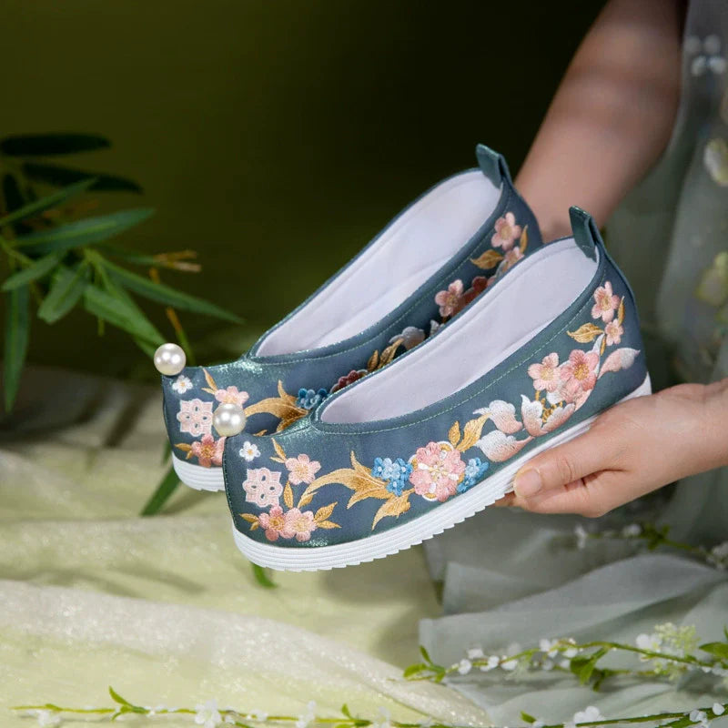 Kayla - Embroidered Chinese Hanfu Shoes