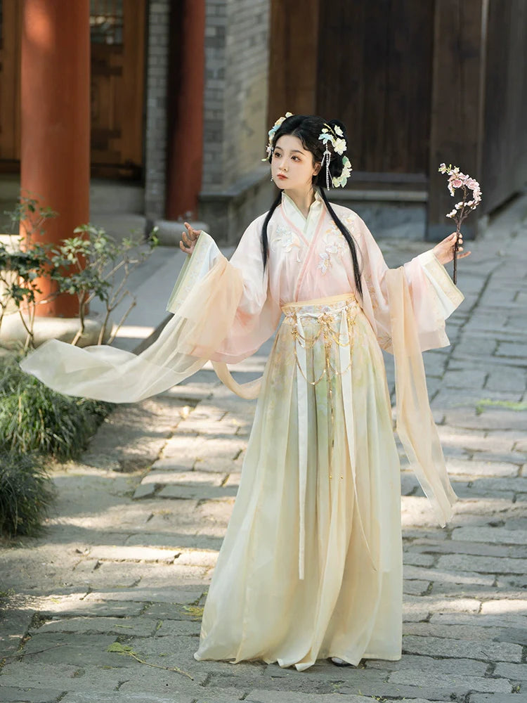Spring Tour - Wei Jin Style Qiyao Ruqun