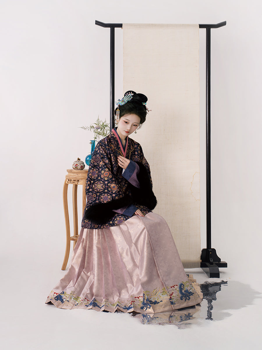 Song Dynasty Silk Hanfu, Mamianqun, Winter Fox 柔嘉 (Preorder)