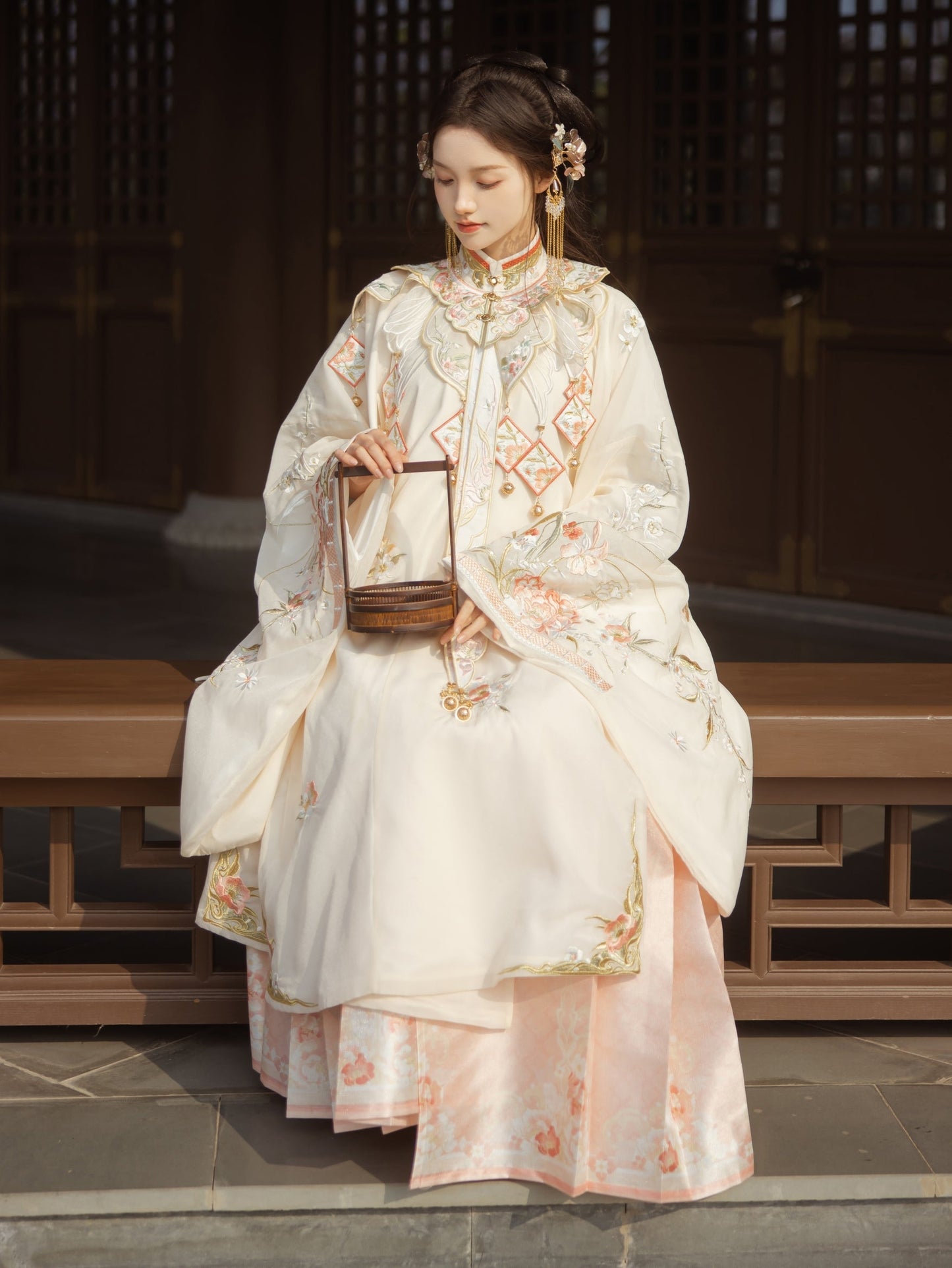 Flower Cake 花团酥 - Cloud Collar & Mamianqun Ming Dynasty Hanfu Set