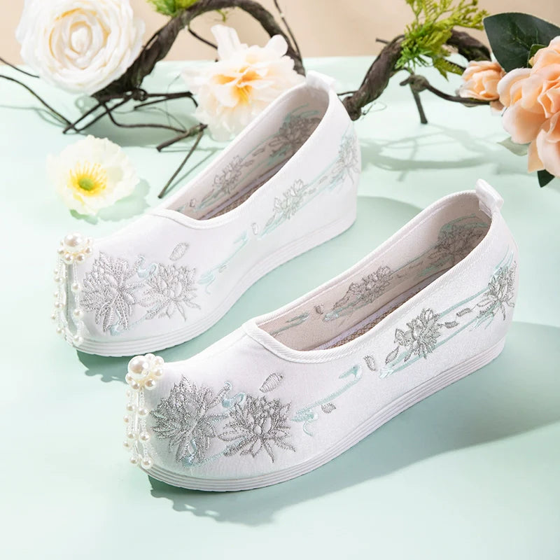 Elsa - Embroidered Chinese Hanfu Shoes