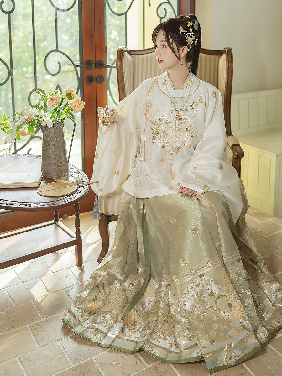Dark Incense Fan 暗香执扇 - Round Collar Top & Mamianqun Ming Dynasty Hanfu Set