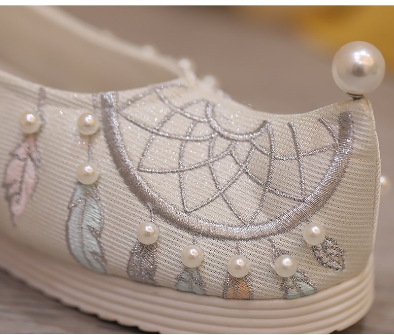Dreamcatcher – Embroidered Chinese Hanfu Shoes