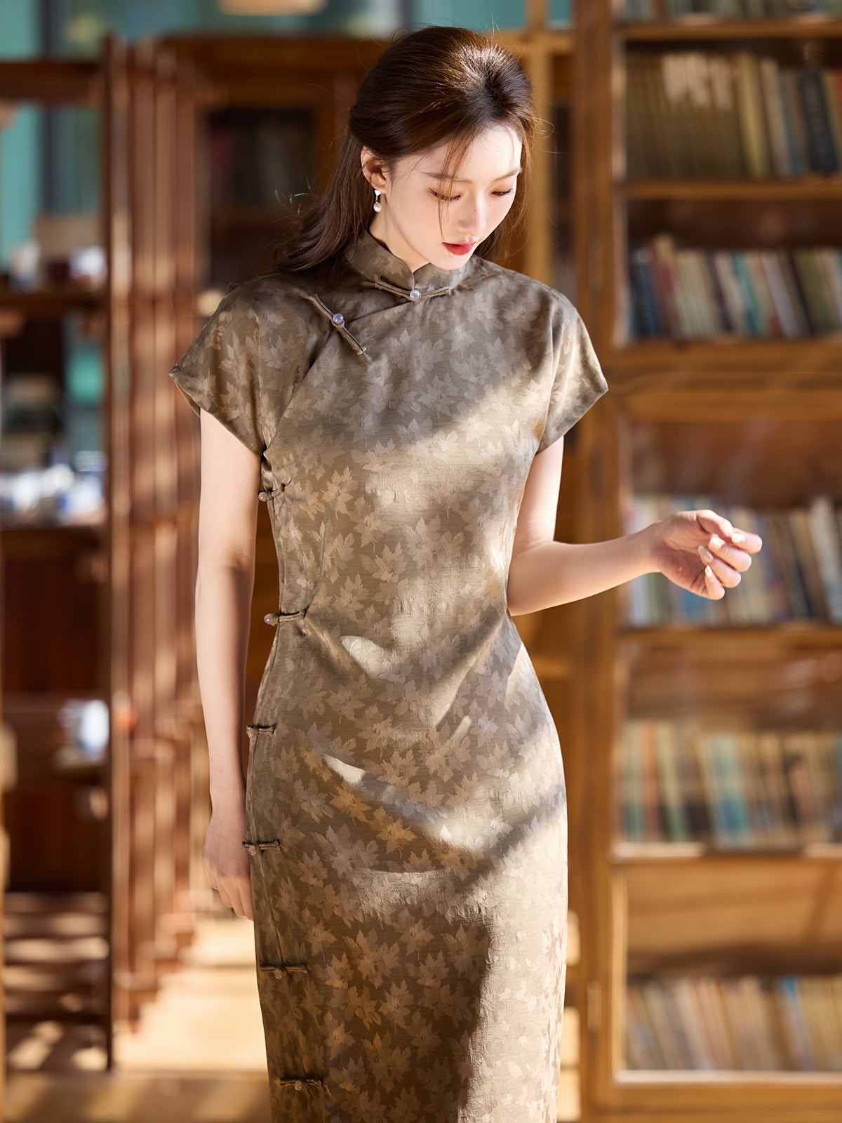 Mocha Maple Leaves 咖枫 - Short Sleeve Brown Midi Cheongsam