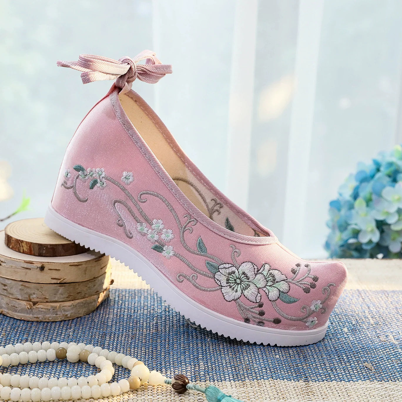 Maria - Embroidered Chinese Hanfu Shoes