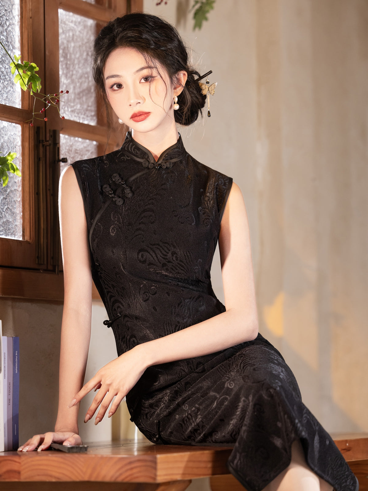 Moyu Lingyun 墨羽灵韵 - Sleeveless Old Shanghai Retro Style Black Cheongsam