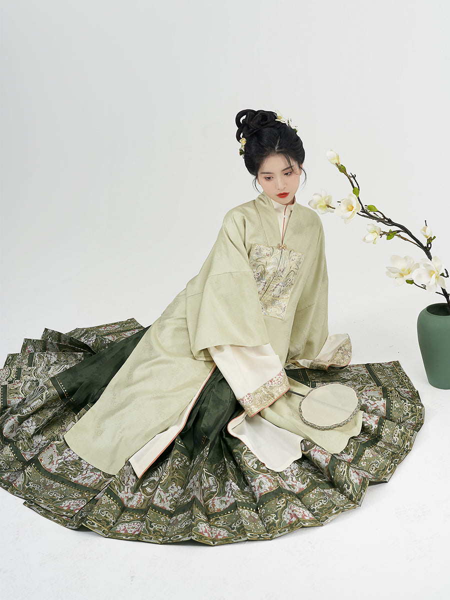 West Lake 西池 - Robe & Mamianqun Ming Dynasty Hanfu Set (Preorder)