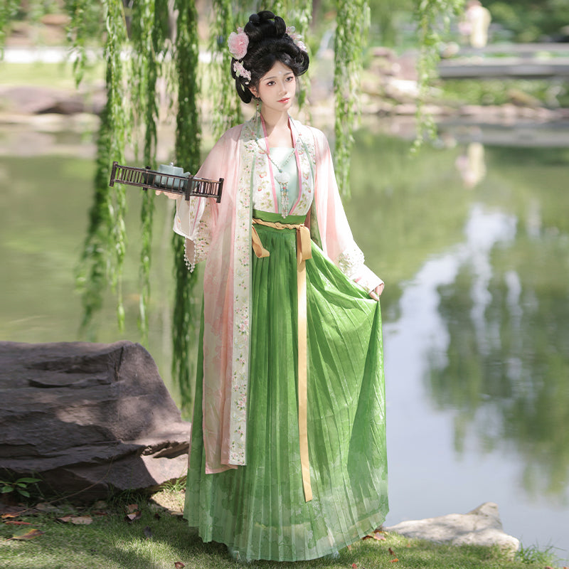 Picking Flowers 采花归 - Song Dynasty Style Qiyao Ruqun Hanfu