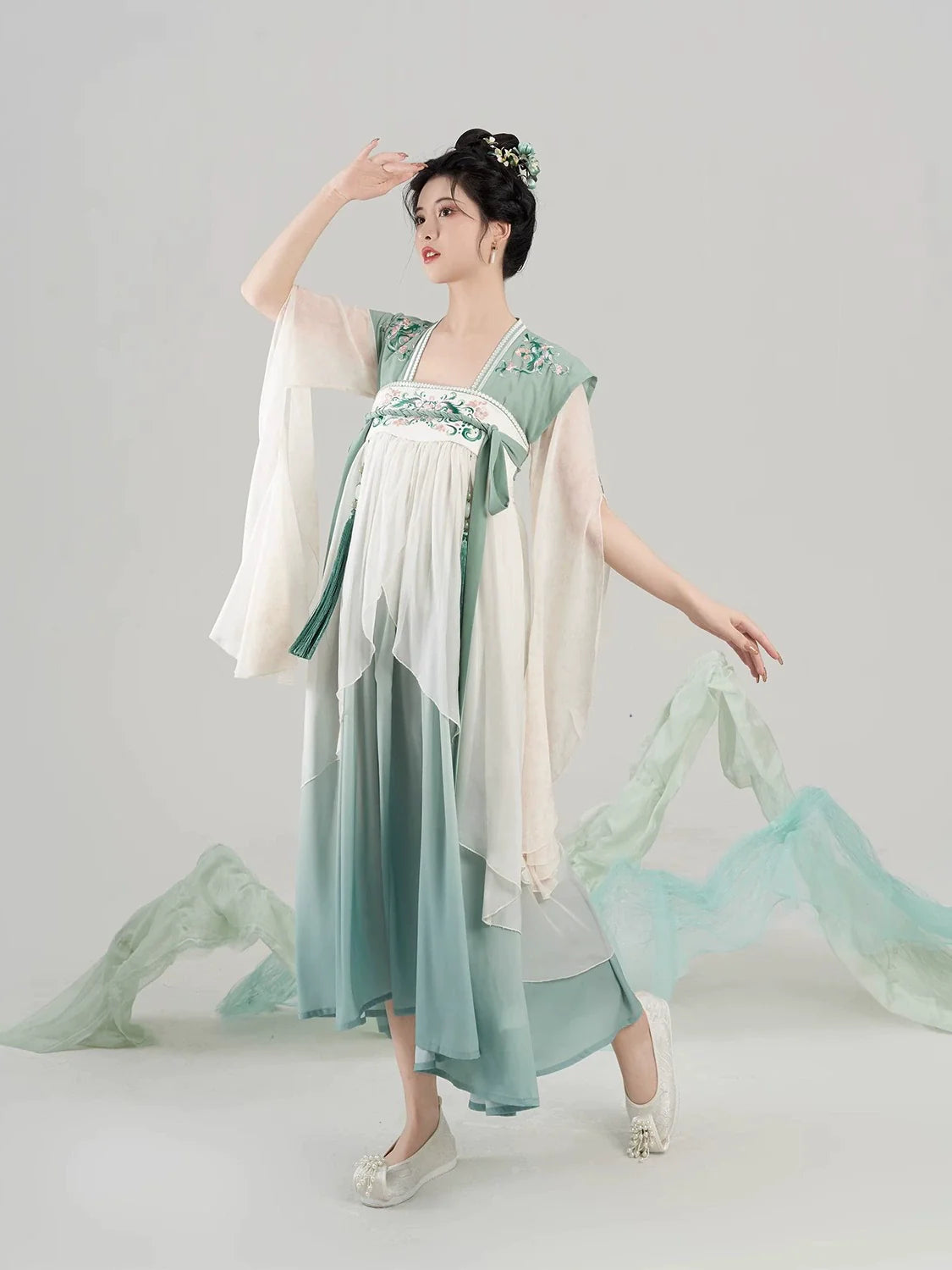 Tang Dynasty JX3 Inspired Modern Hanfu, Qintao 琴桃落歌 (Preorder)