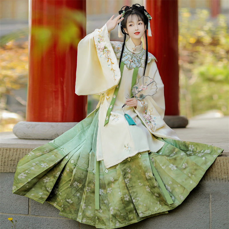 Early Autumn - Robe & Mamianqun Ming Dynasty Hanfu Set