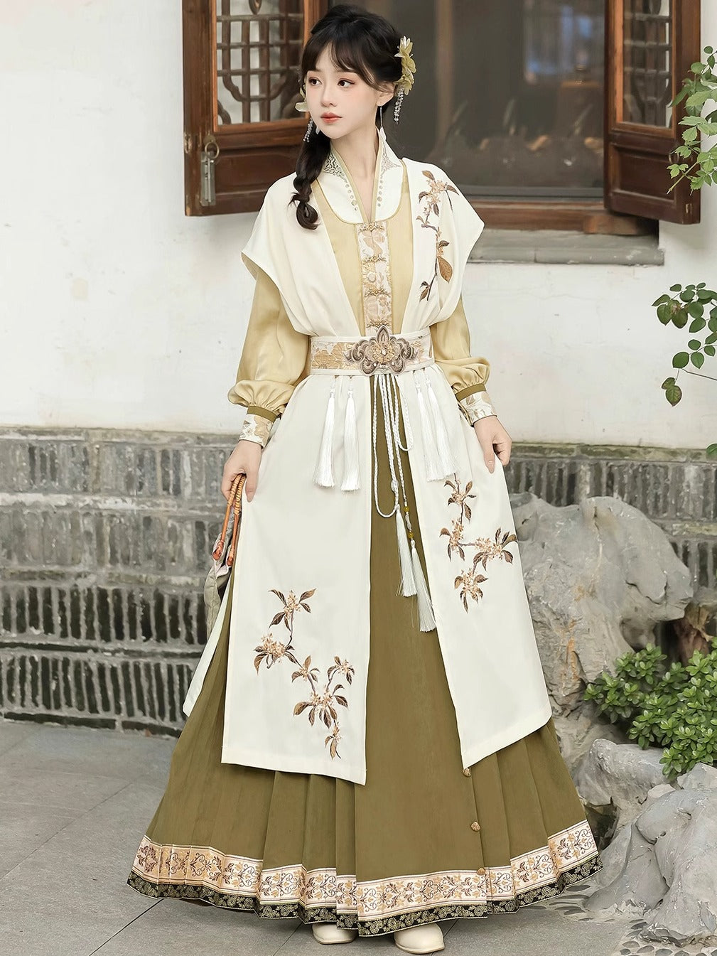 Golden Osmanthus 金桂词 - Modern Ming Dynasty Hanfu with Mamianqun